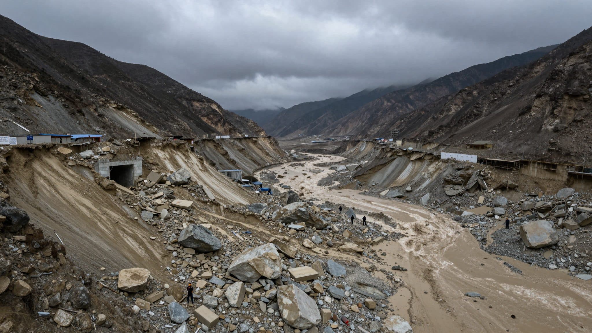 Soccorritori dell'Assia sull'Himalaya: proseguono le ricerche dei dispersi dopo l'alluvione lampo in Nepal