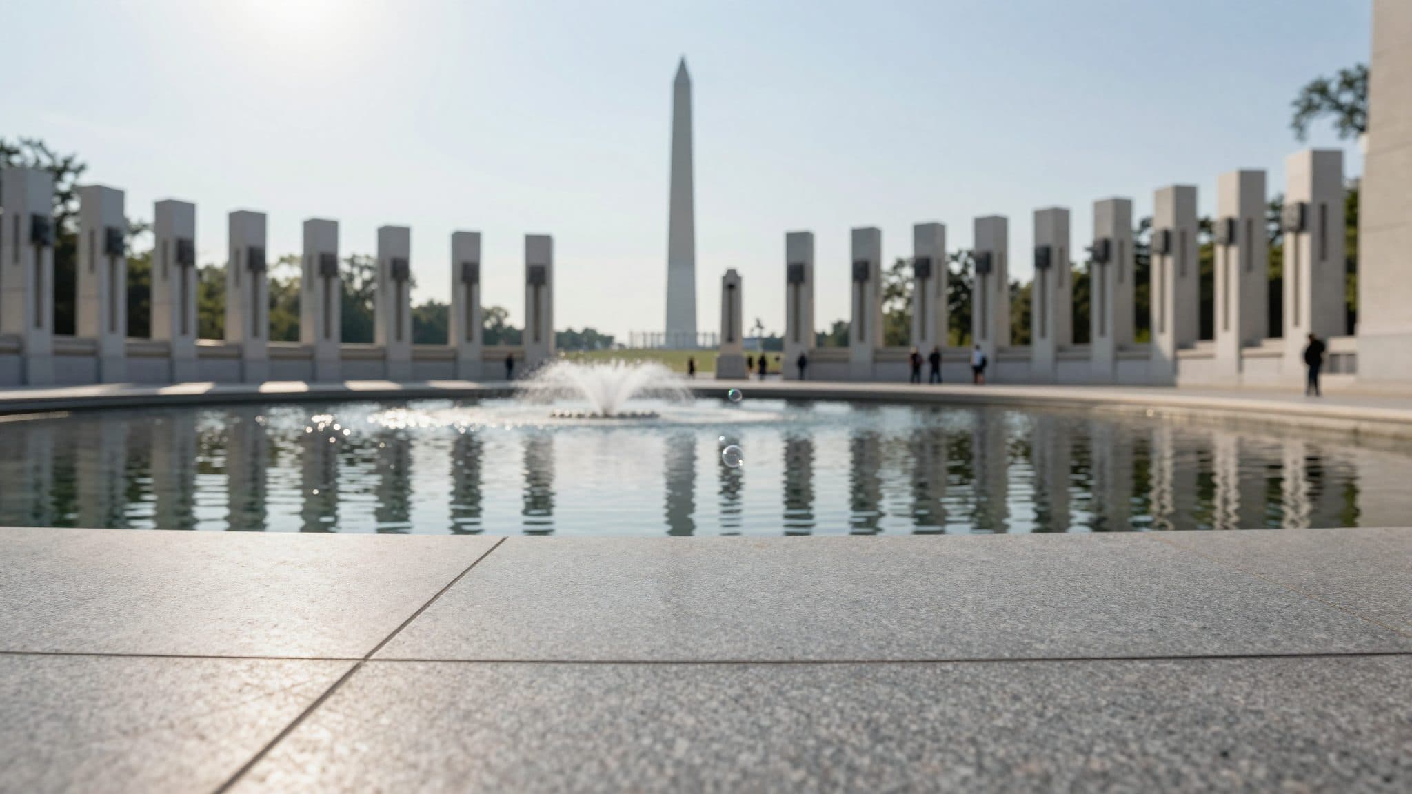 VFW condanna i graffiti e il vandalismo con bolle di sapone al World War II Memorial