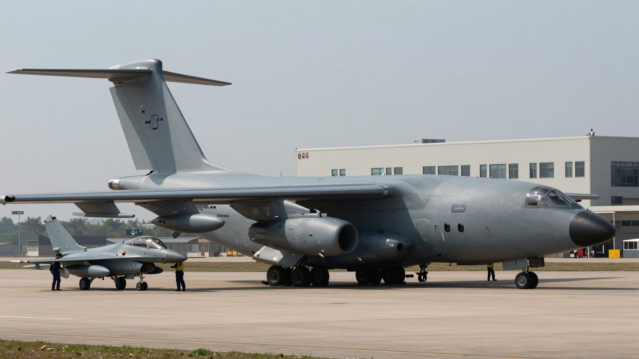 USA e Iran intensificano la guerra nel Golfo: attacchi a basi militari, capitali e infrastrutture