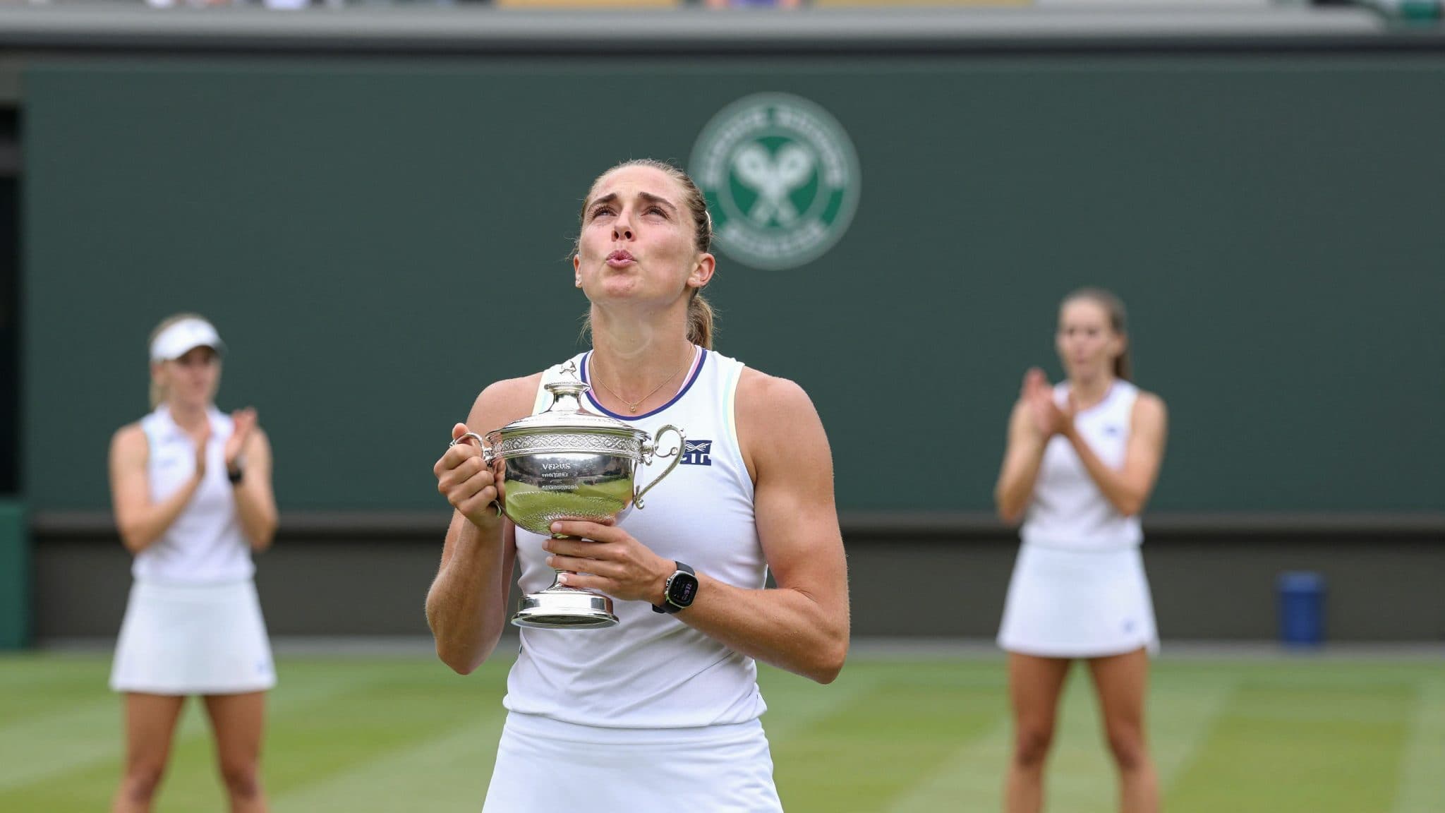 Linda Noskova vince Wimbledon e dedica il titolo alla madre scomparsa