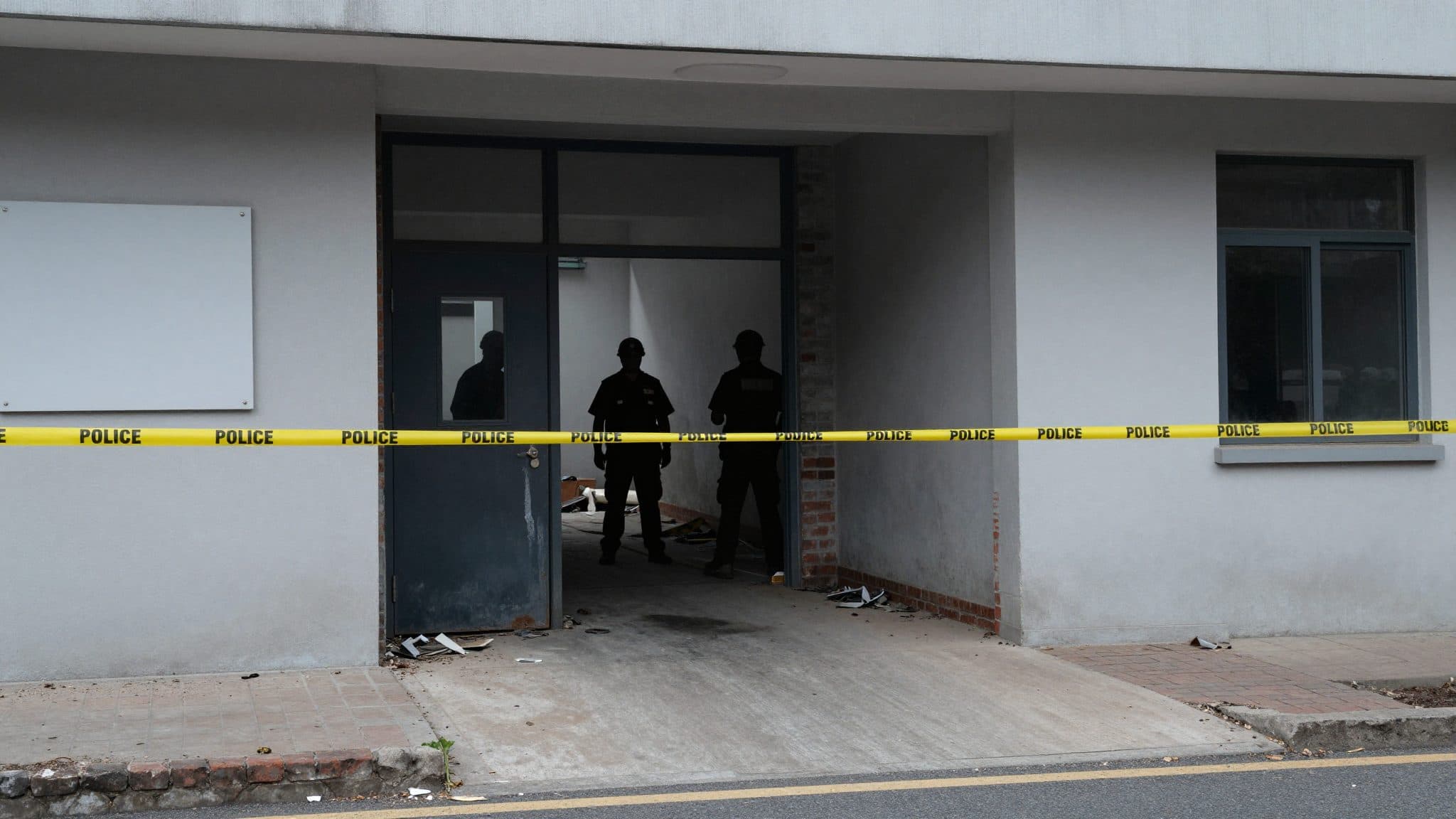 Attacco all'ufficio gioventù di Finsterwalde: arresto dopo attentato incendiario