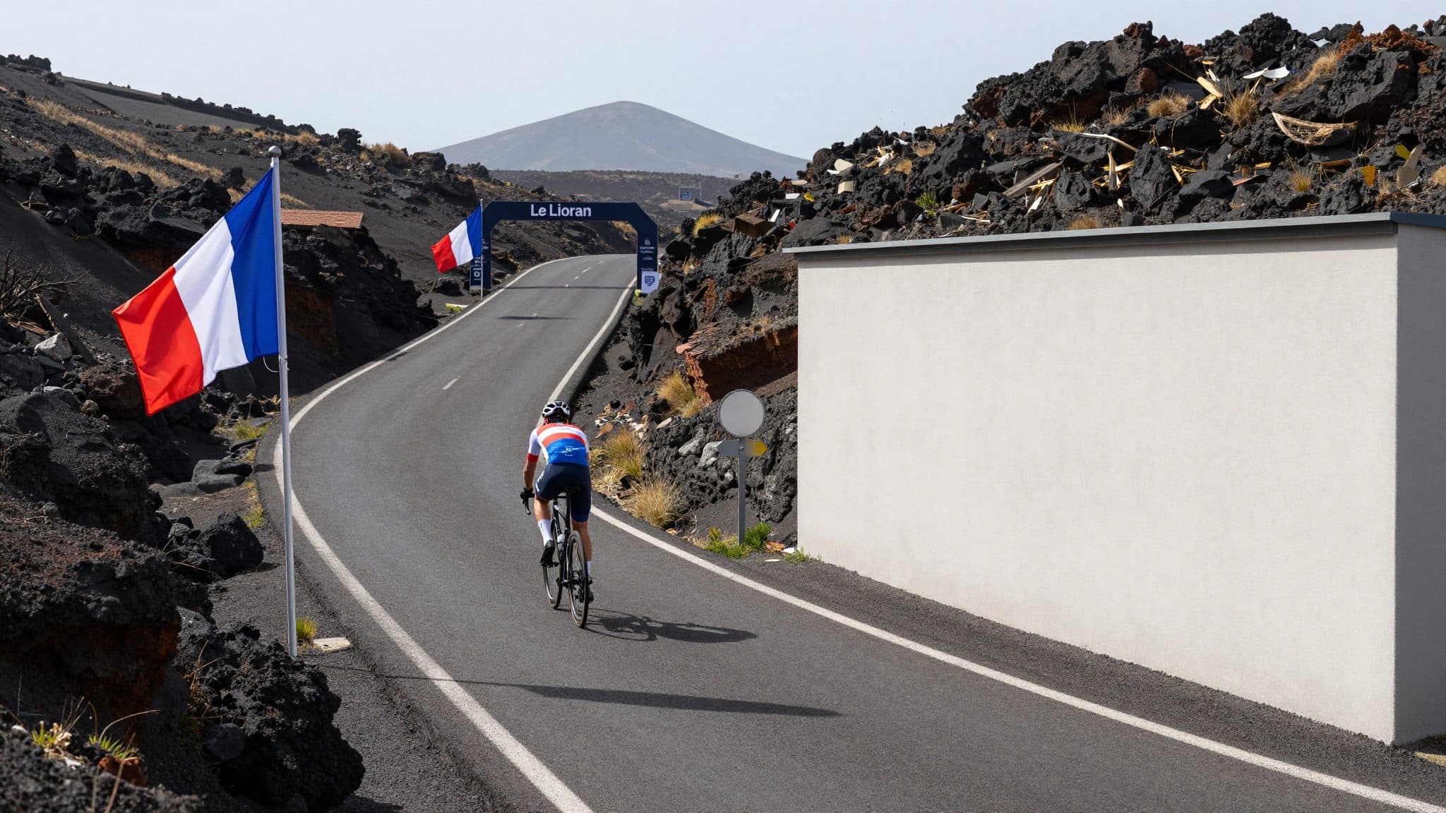 Pogacar vince la decima tappa del Tour nel Massiccio Centrale nel giorno della festa nazionale francese