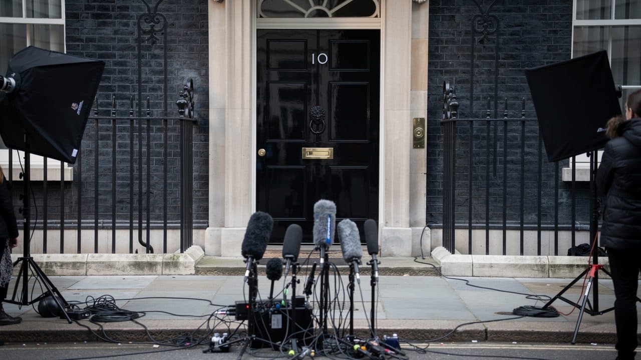 Keir Starmer si dimette da leader laburista e premier – Andy Burnham si candida alla successione