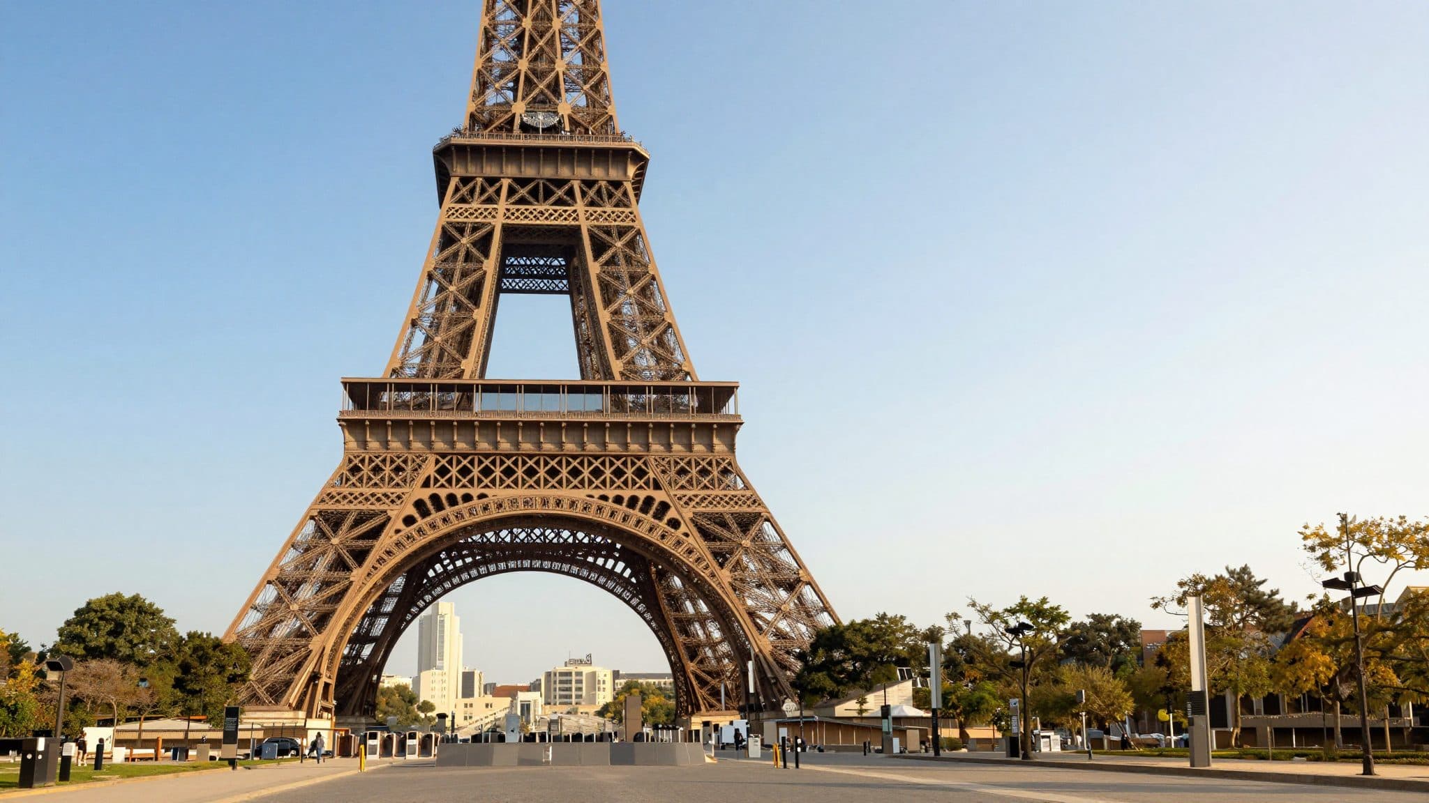 Le attrazioni turistiche di Parigi chiudono in anticipo per l'ondata di caldo