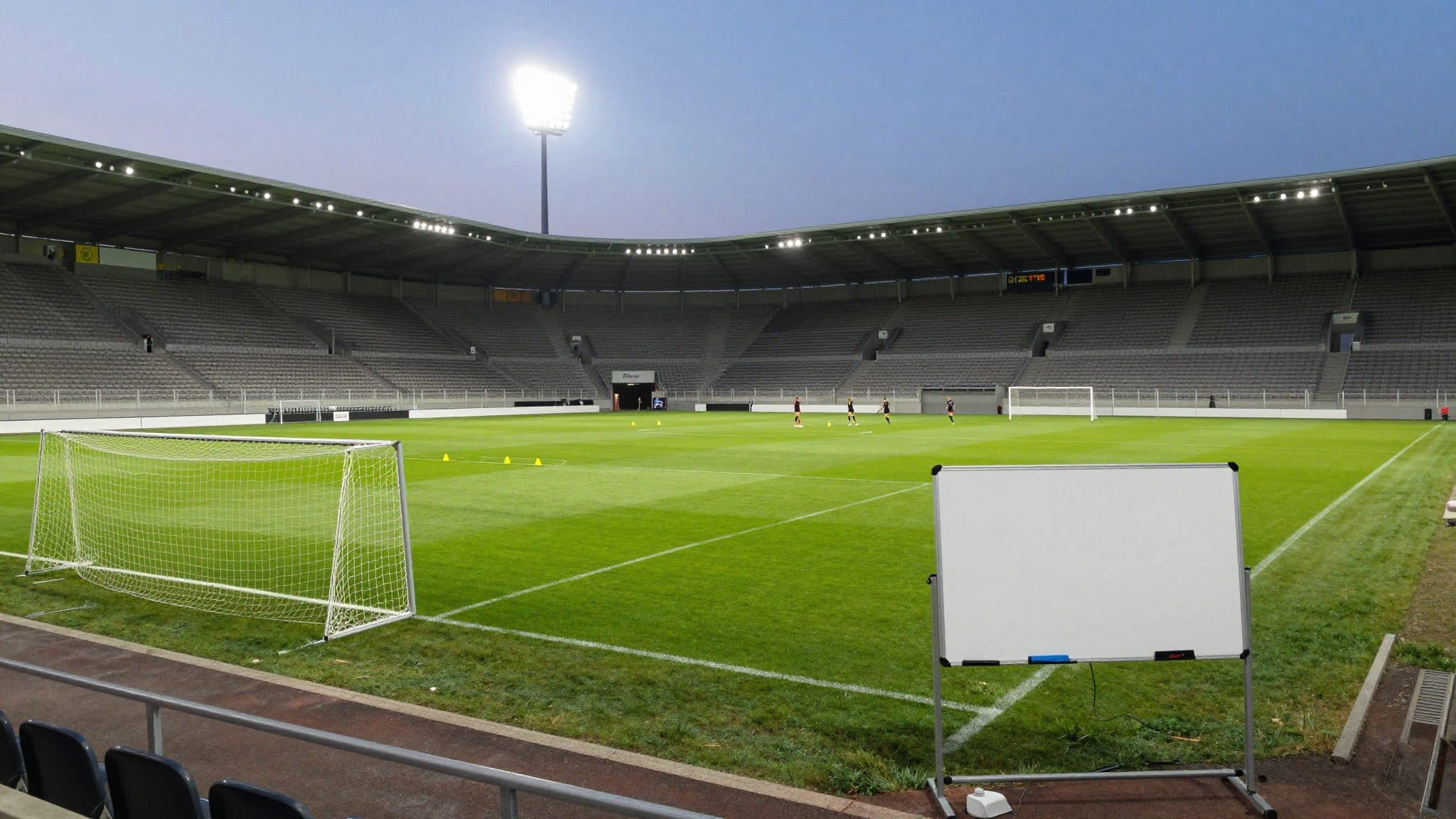 Il Karlsruher SC punta su una strategia chiara con il tecnico Senft e mira a un posto nella top 20