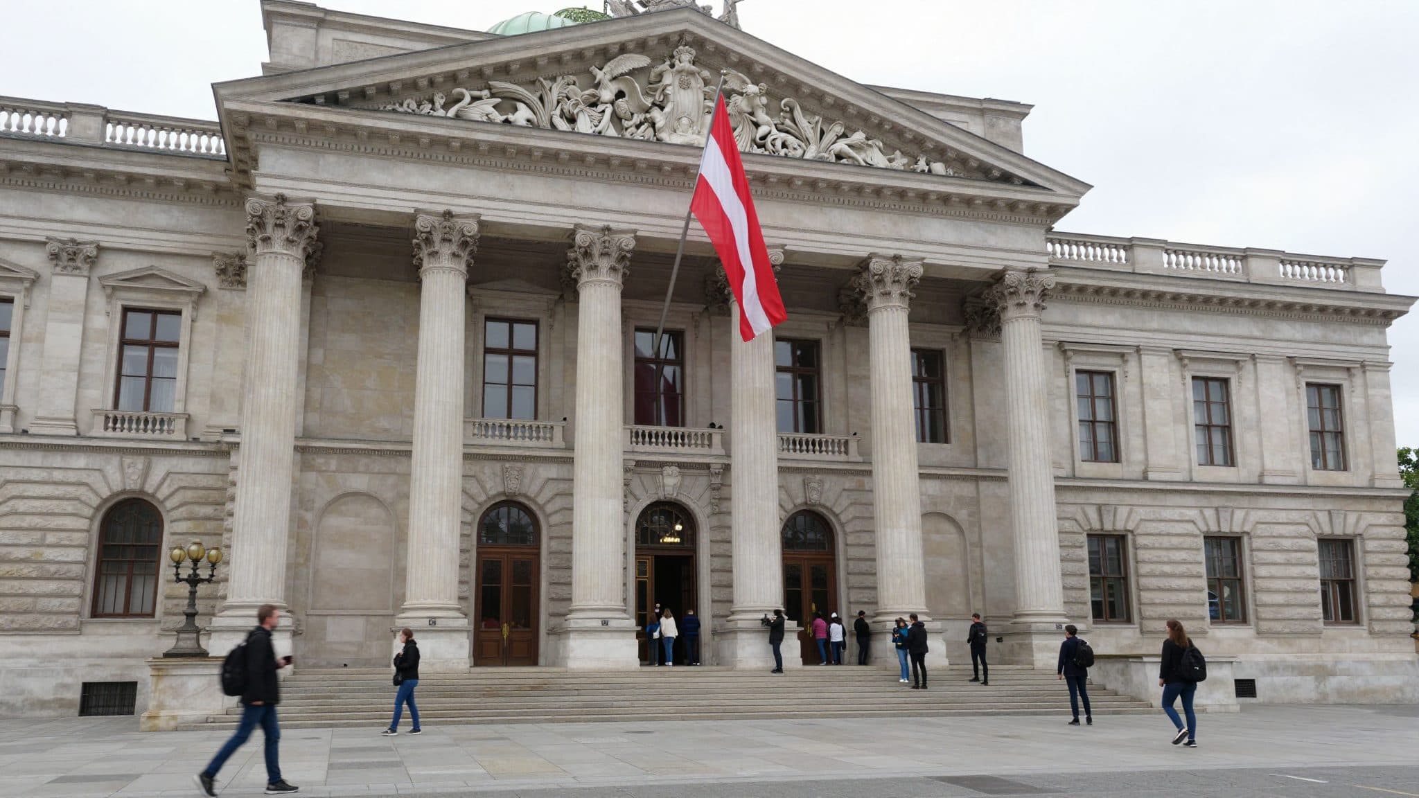 Processo a Vienna: 60enne avrebbe stalkerato una gallerista per anni – perito diagnostica delirio amoroso