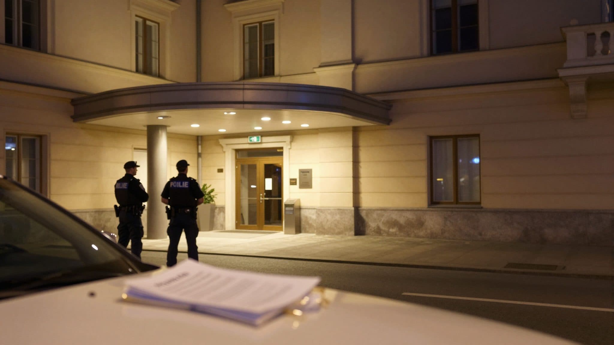 Ospite di un hotel a Vienna avrebbe saldato il conto con uova cotte nella cucina del personale