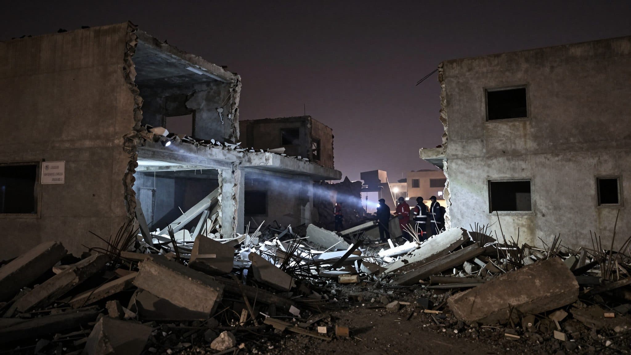 Attacchi israeliani nella Striscia di Gaza causano almeno nove morti – trattative al Cairo in stallo