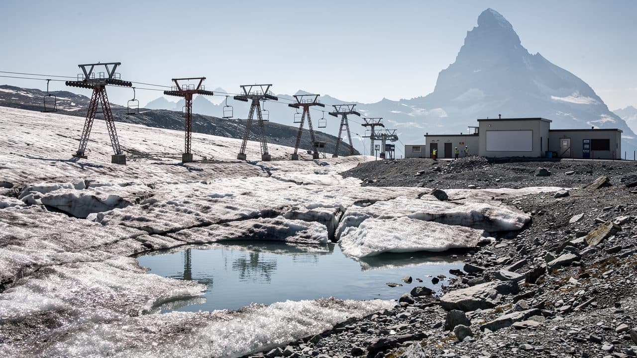Zermatt sospende l'attività estiva del comprensorio sciistico – Le squadre continuano ad allenarsi con limitazioni