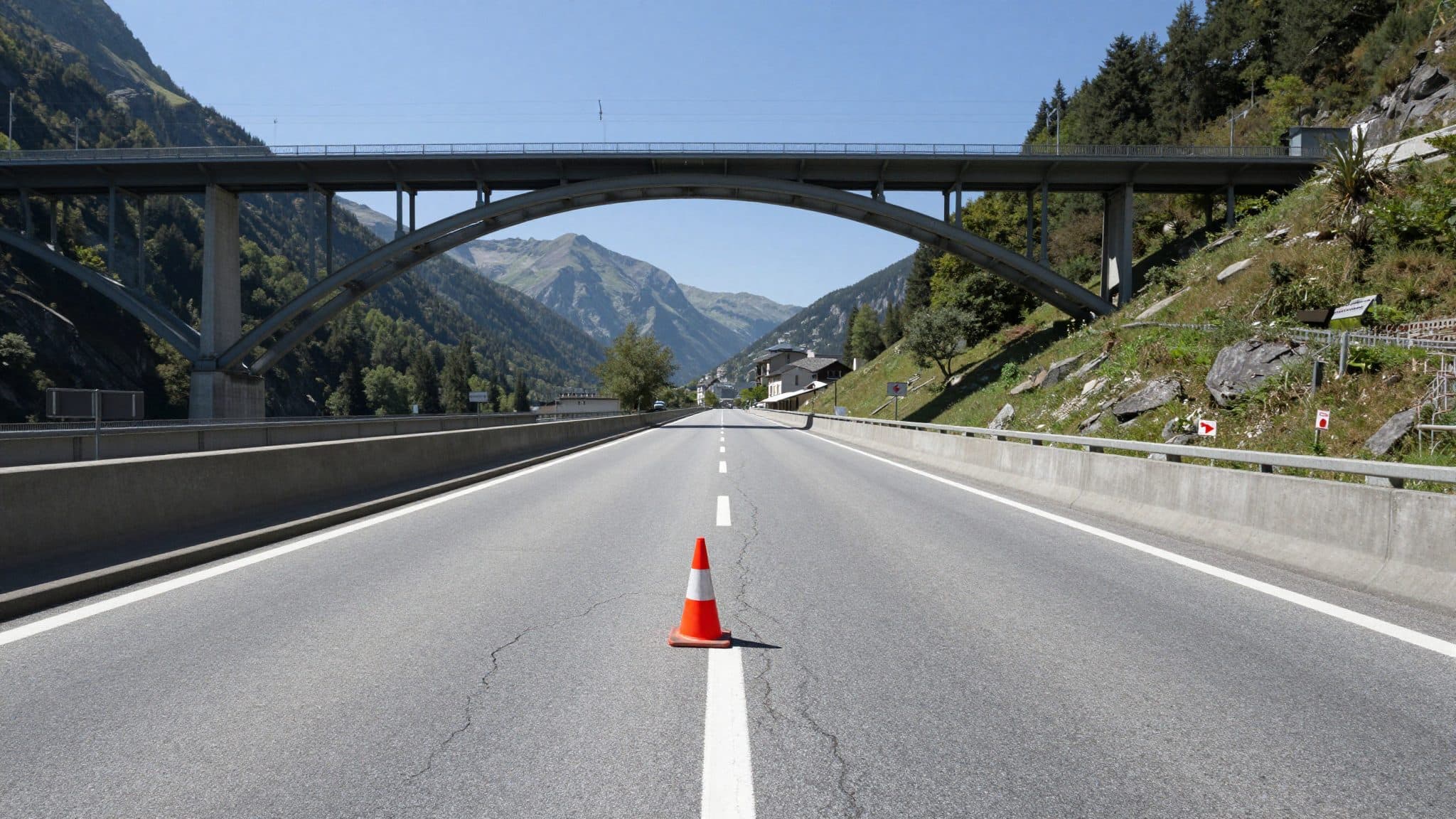 Danni da caldo: chiusa una corsia sul ponte Europa A13