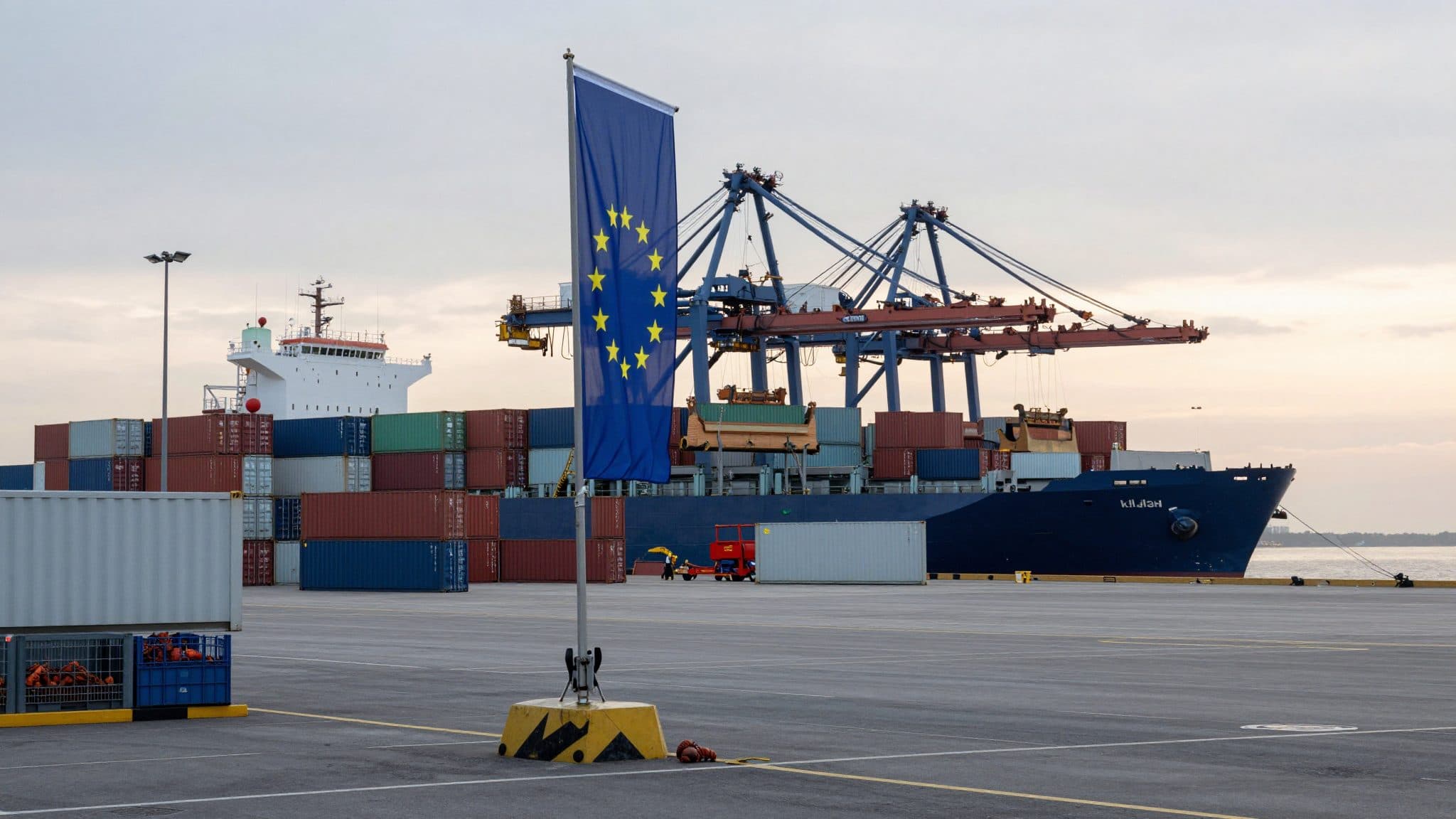 UE attua l'accordo doganale con gli USA: prodotti industriali e aragoste ora esenti da dazi