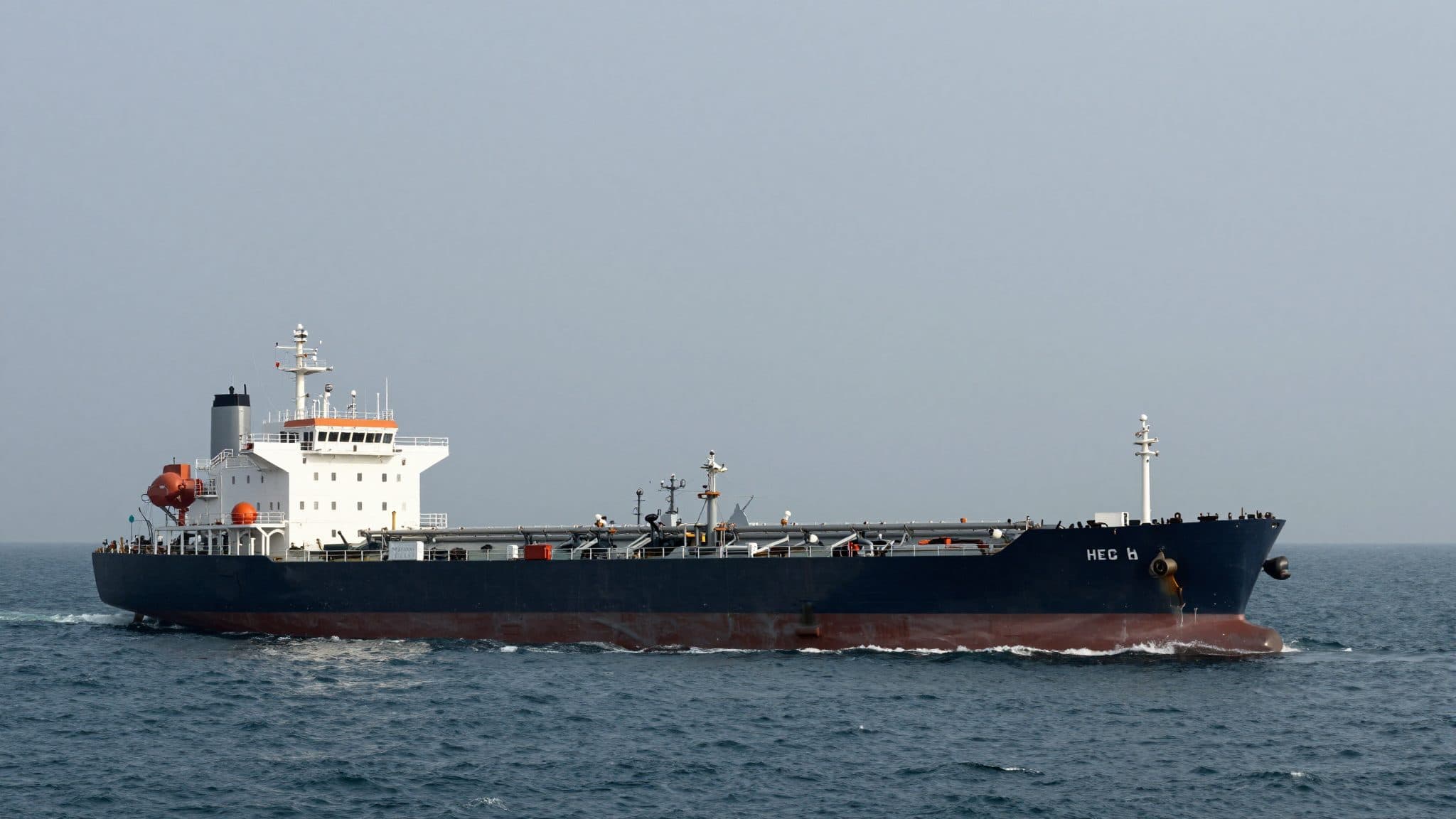 La guerra in Medio Oriente spinge il prezzo del petrolio sopra i 91 dollari e blocca lo Stretto di Hormuz