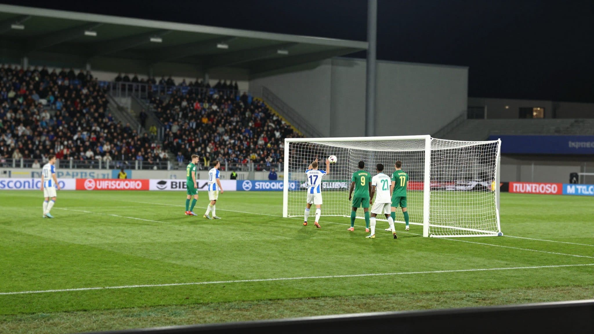 Blau-Weiß Linz festeggia una netta vittoria nella sfida di vertice contro Wacker Innsbruck