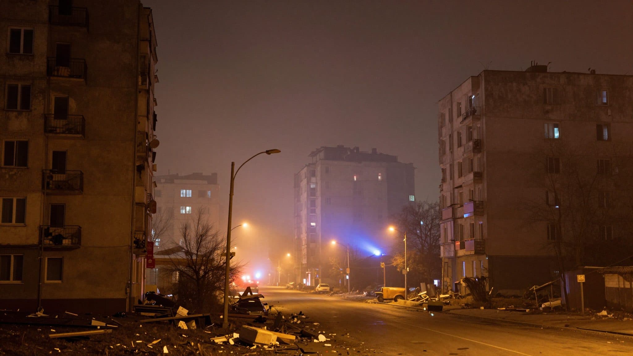 Massiccio attacco russo con missili e droni su Kiev provoca morti e feriti