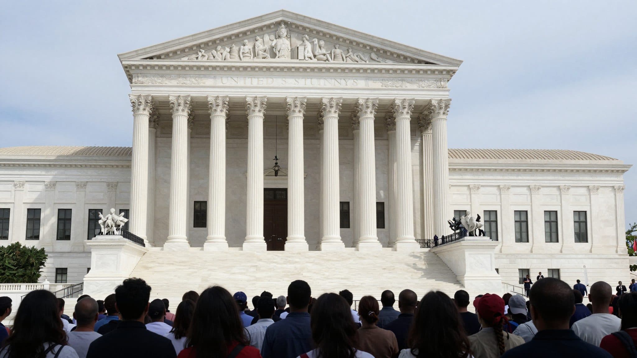 La Corte Suprema USA autorizza il governo alle deportazioni di massa di haitiani e siriani