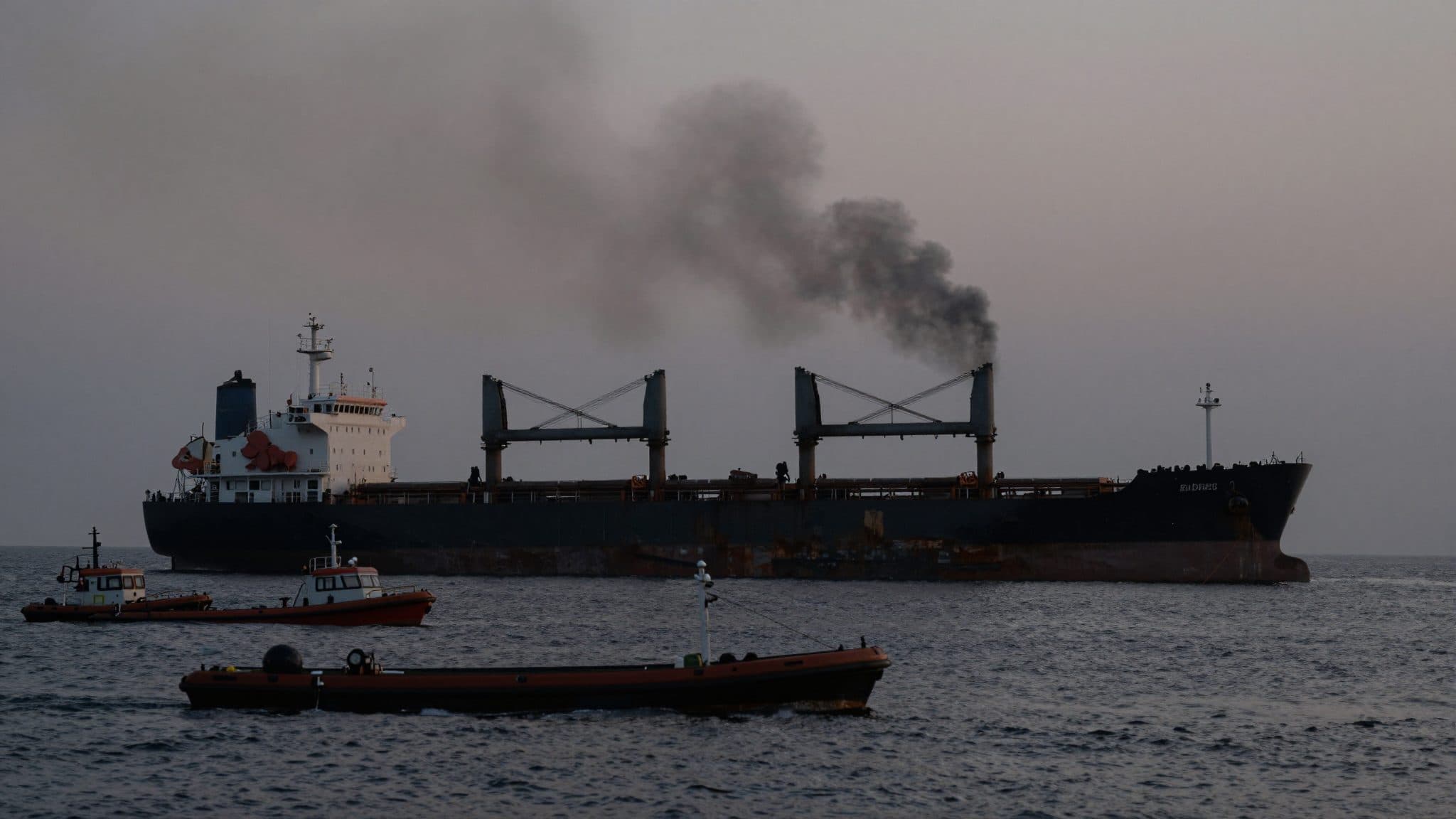 Attacco missilistico russo contro una nave cargo nel Mar Nero: almeno dieci morti