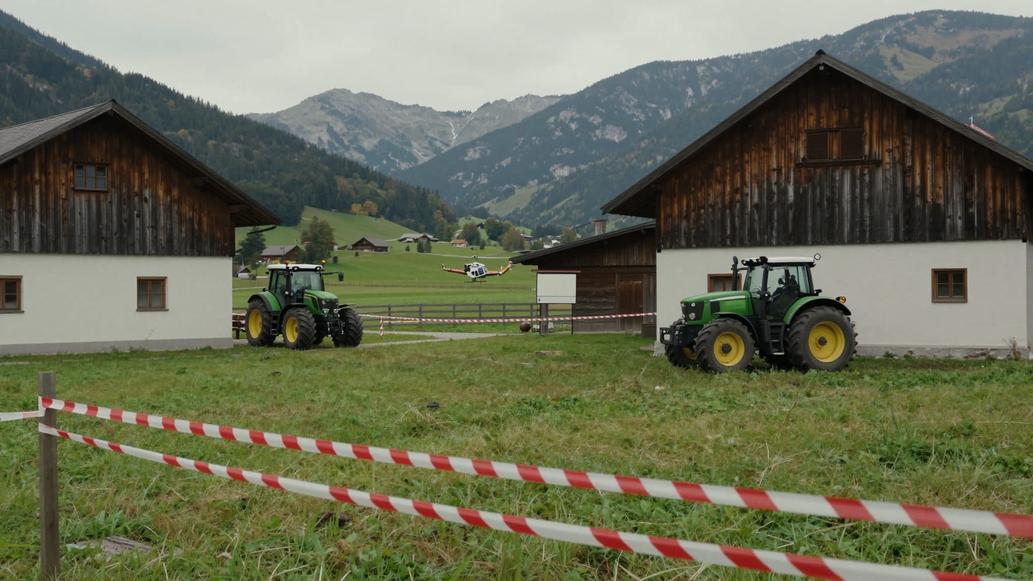 Incidente con un trattore in una fattoria nel Vorarlberg: bambino di tre anni muore, sorella gravemente ferita