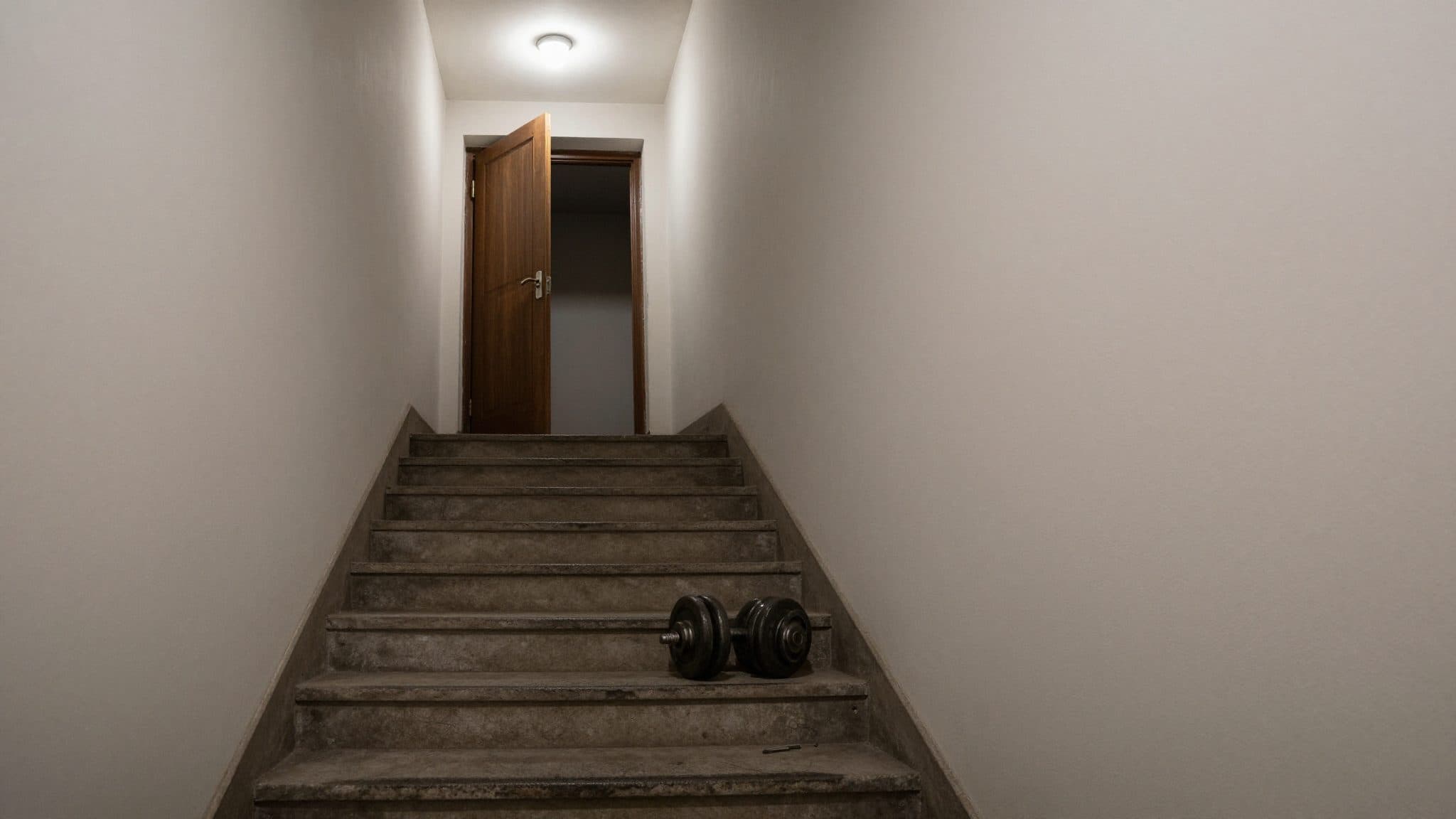 Lite a Vienna-Favoriten: sessantunenne aggredisce il vicino con un disco del bilanciere