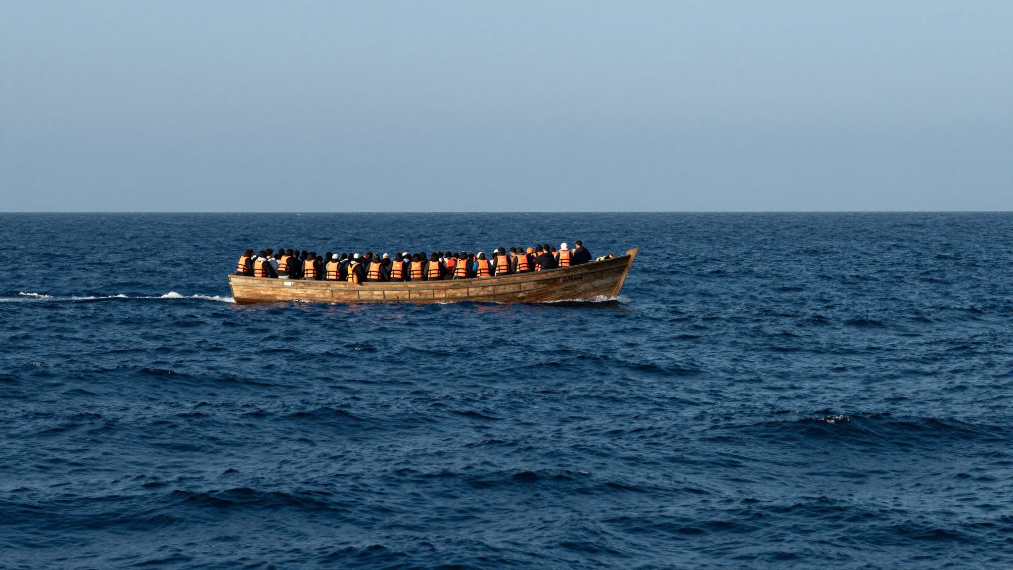 Tracce di detriti e cadaveri nell'Atlantico: temute oltre 80 vittime in una tragedia di migranti al largo delle Canarie