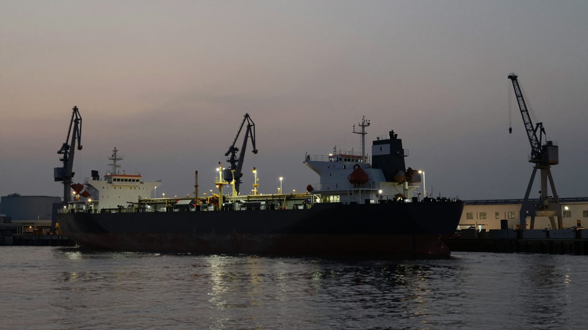 L'Ucraina interrompe gli attacchi alle petroliere nel porto di Novorossijsk su richiesta degli USA