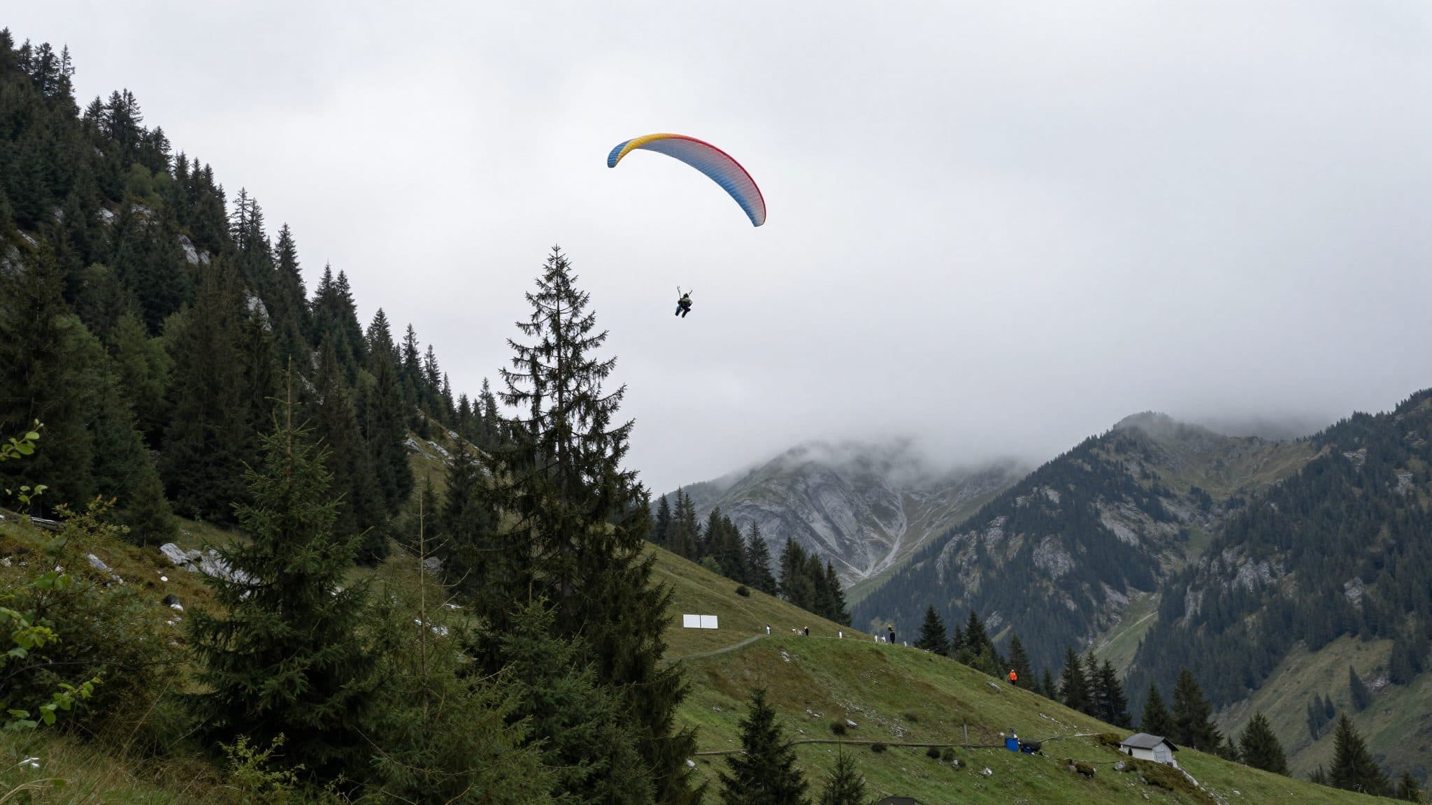 Incidente con parapendio nella Valle dello Stubai: una tedesca muore in Tirolo