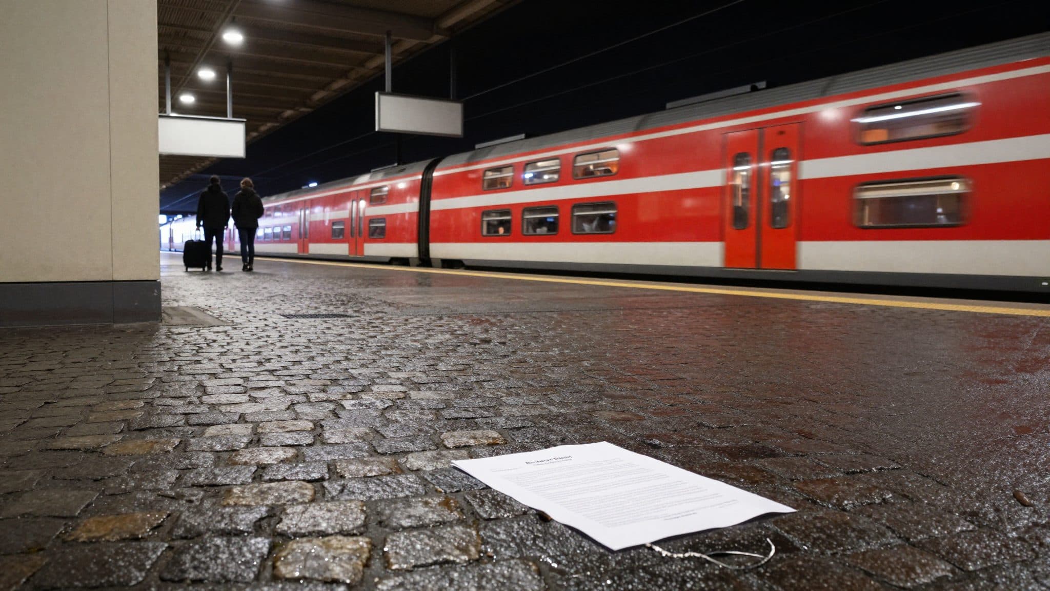 Ordinanza penale contro la deputata della Linke Akbulut dopo l'incidente in treno – multa di 51.600 euro