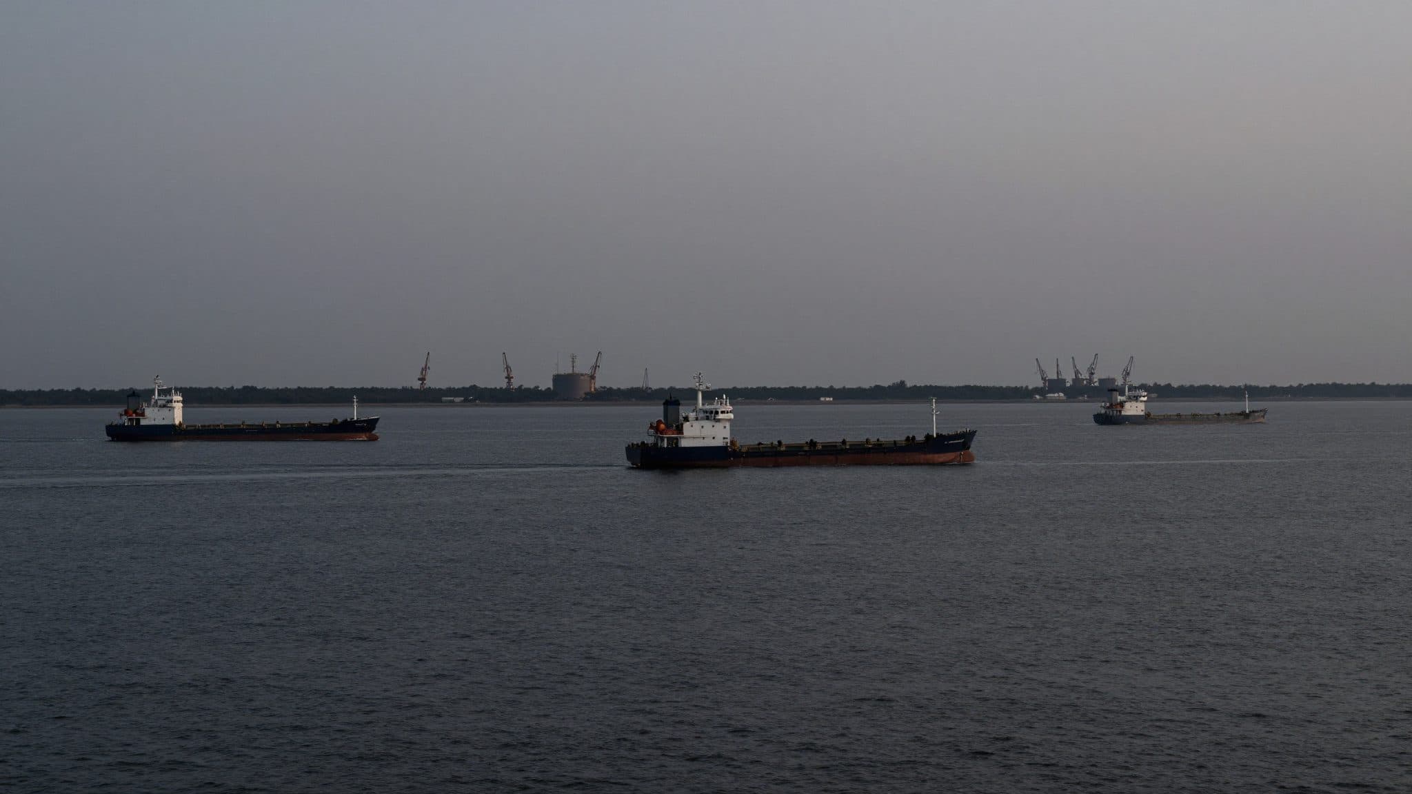 L'Iran annuncia la nuova chiusura dello Stretto di Hormuz mentre la tregua in Libano è sotto pressione