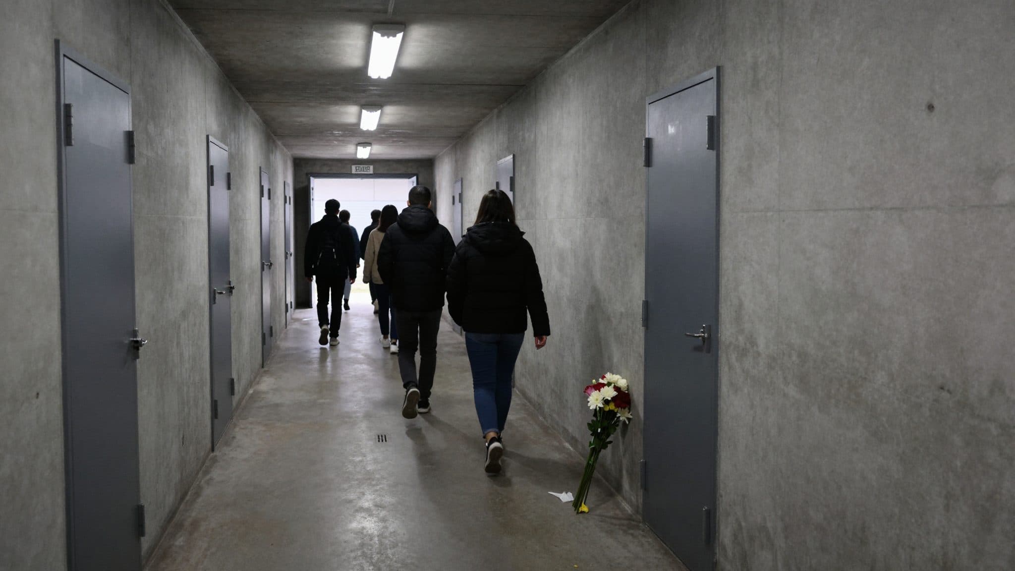 La presidente del Bundestag Klöckner respinge come assurdi i paragoni con la RDT e visita il memoriale di Hohenschönhausen