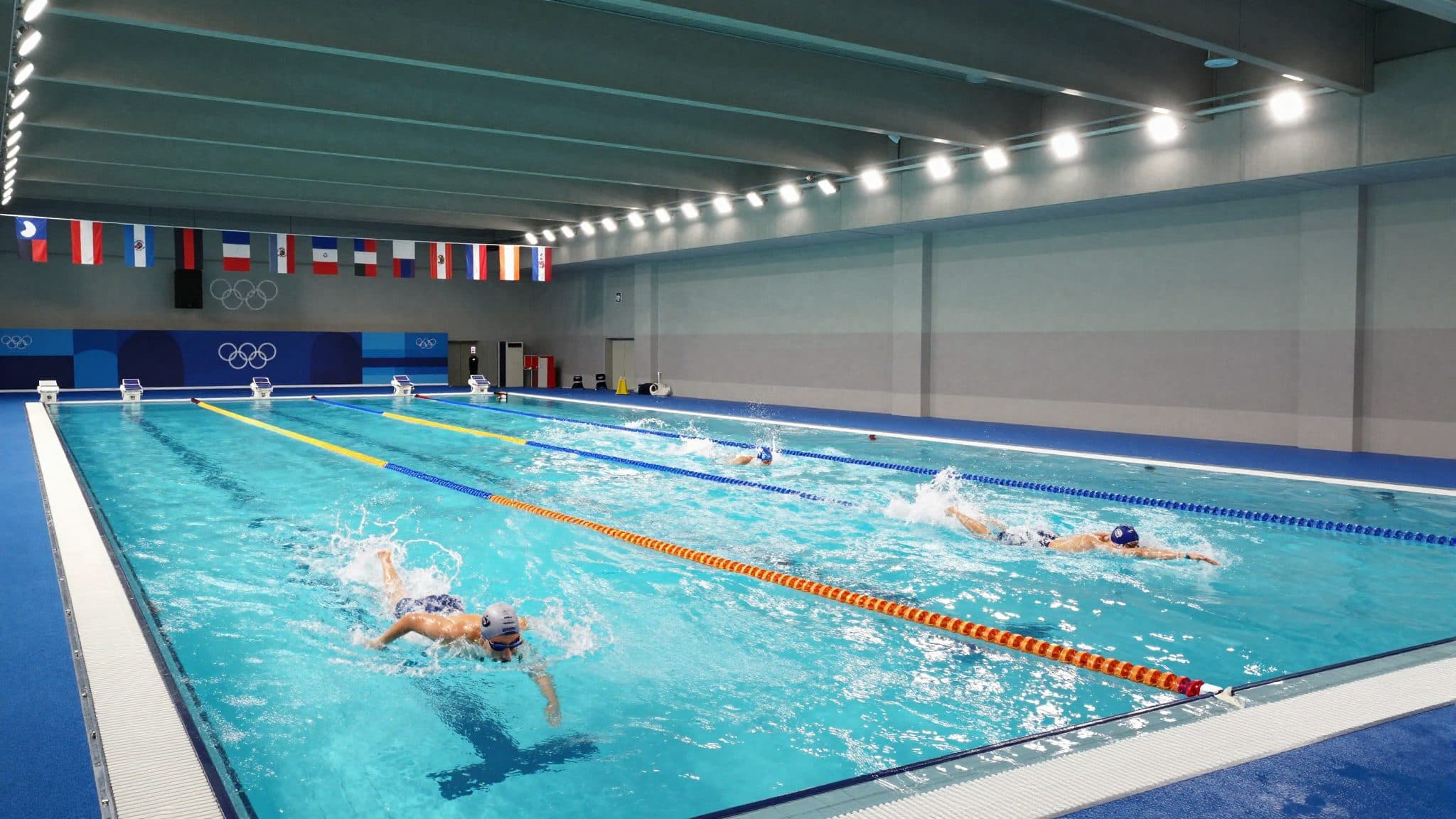 Isabel Gose nuota verso l'argento negli 800 metri stile libero agli Europei di nuoto di Parigi