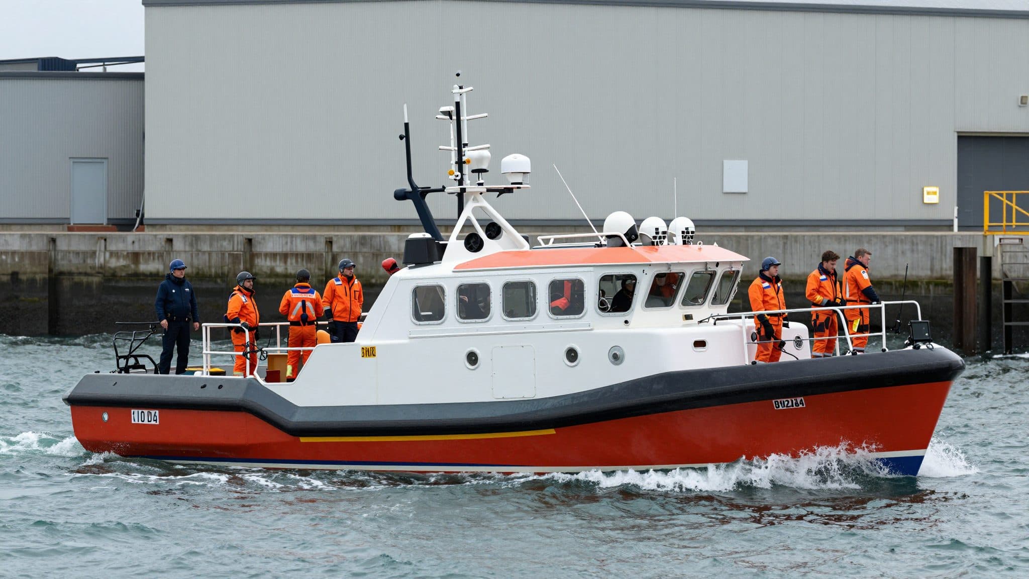 157 migranti salvati dopo incendio di un barcone nel Canale della Manica