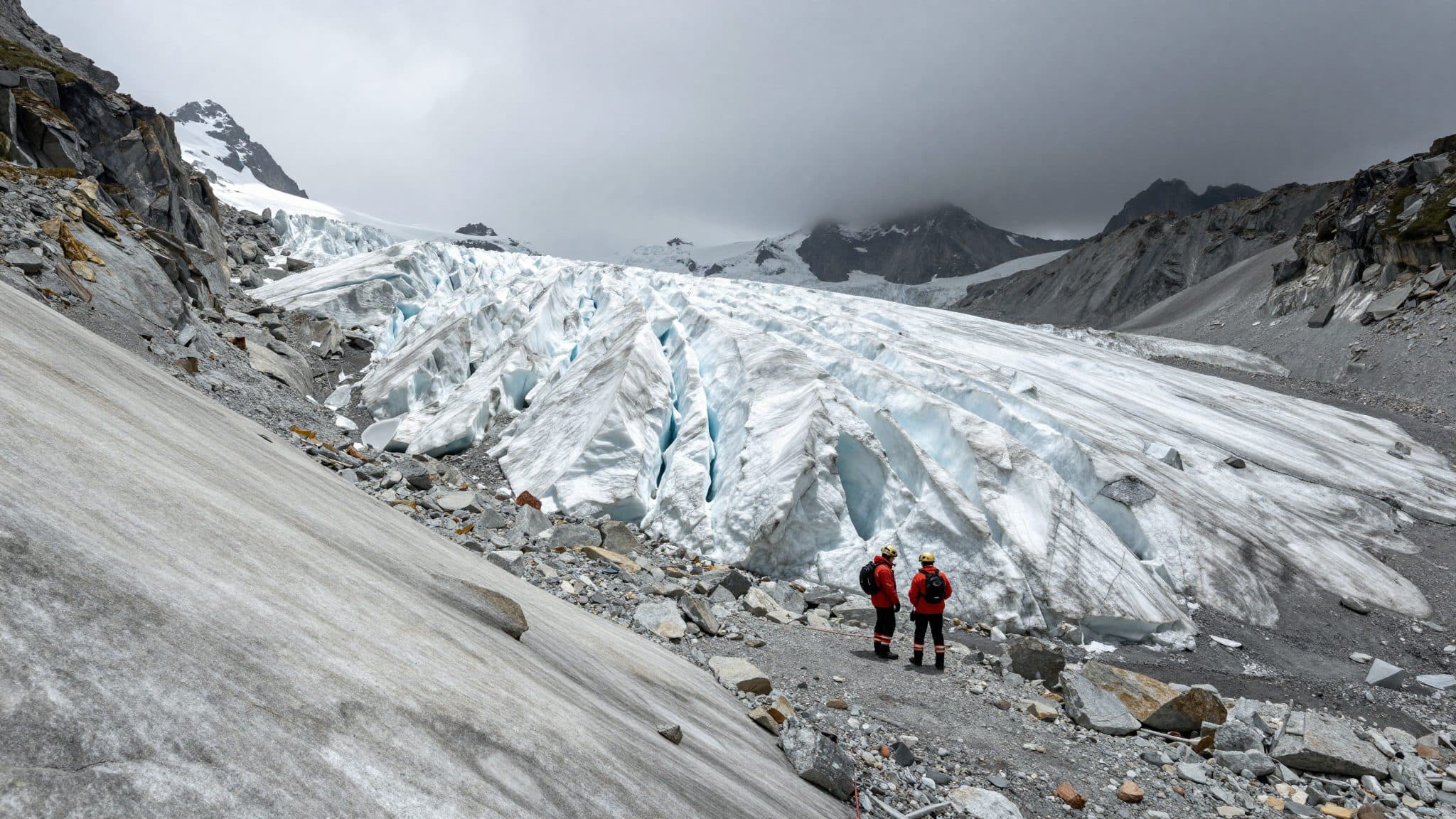 Il ghiacciaio del Trift che si scioglie restituisce i corpi di due alpinisti belgi dispersi dal 1992