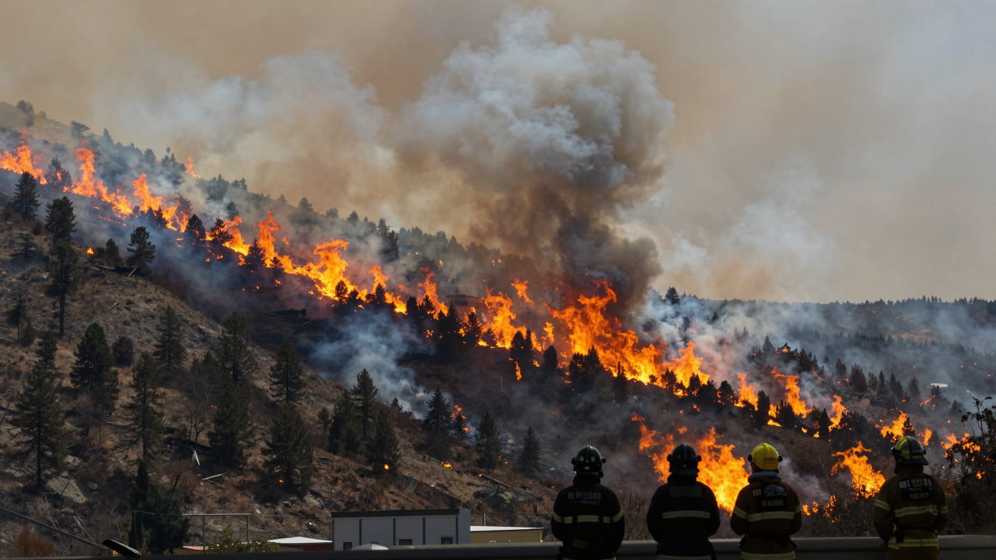 Incendio boschivo nei Pirenei: 12.000 evacuati – Situazione nel sud della Francia